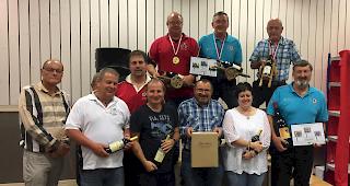 Die erfolgreiche Walliser Delegation an den Schweizermeisterschaften der Ladenkegler im Einzel- wie im Teamwettkampf.