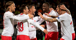 Haris Seferovic feiert das 1:0 gegen Island.