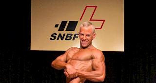 Claude Amacker ist bester Schweizer in der Kategorie bis 75 Kilogramm der Schweizermeisterschaft SNBF
Bodybuilding Klassen. 