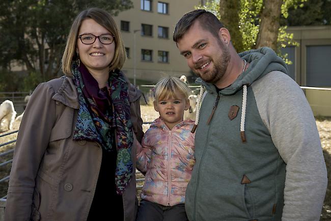 Yvana (30), Ronja (3) und Andy (33) Imhof, Glis.