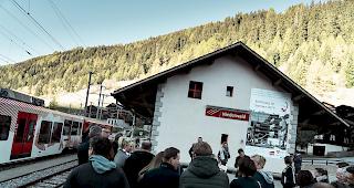Das Bahnhofsgeb&auml;ude in Niederwald wird umgebaut.