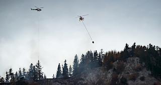 Am Freitag standen Helikopter zur Brandbek&auml;mpfung im Einsatz. 