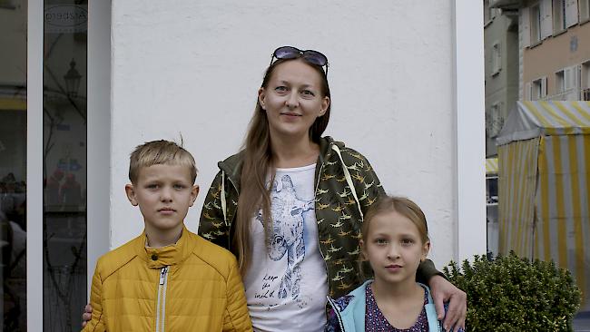 Matthias Lesive (10), Irena Lesive (37) und Jeva Lesive (8), Visp.