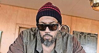 Samy Deluxe. Der Rap-Dinosaurier aus Hamburg.