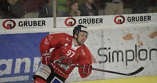 Visp-St&uuml;rmer Tomas Dolana schoss im Startdrittel das 3:0 und 4:0. 