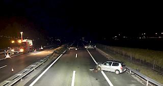 Bei einem Verkehrsunfall auf der Autobahn A9 bei Chamoson ist am Donnerstagabend ein 54-j&auml;hriger Mann t&ouml;dlich verletzt worden.