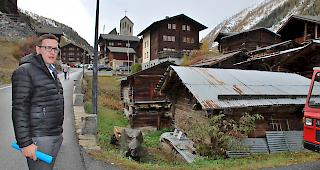 Gemeindepr&auml;sident Jean-Christoph Lehner m&ouml;chte den Dorfkern von Blatten beleben.