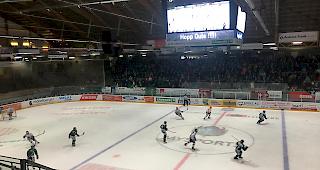 Der EHC Olten und der EHC Visp am Freitagabend im Kleinholz-Stadion.