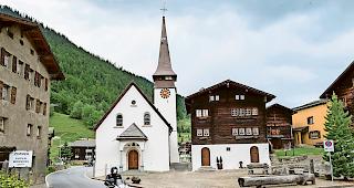 &Uuml;ber die B&uuml;cher. Die Gemeinden B&uuml;rchen, Goms (Bild: Biel), Oberwald und Bellwald m&uuml;ssen ihre Reglemente &uuml;berarbeiten.Symbolbild Keystone&nbsp;