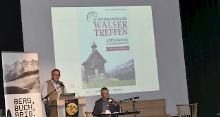 Packende Texte.&nbsp;Die Dialekte der vier L&ouml;tschentaler D&ouml;rfer Blatten, Kippel, Wiler und Ferden in packende Erz&auml;hlungen gekleidet &ndash; dies konnte geniesssen, wer am Samstag den Weg zur Walser Matin&eacute;e gefunden hatte. . Foto wb