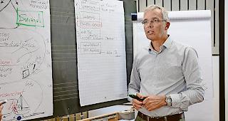 Gewappnet f&uuml;r die Krise. Christian Randegger ist Kriseninterventionstrainer, Notfallseelsorger und Mitautor des &laquo;KrisenKompasses&raquo;.