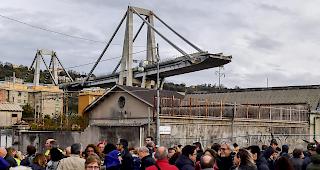 Ungl&uuml;cksstelle. Mitte August st&uuml;rzte die Morandi-Autobahnbr&uuml;cke bei Genua ein. 43 Menschen starben.