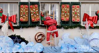 Ein Kunde in einem Z&uuml;rcher Kaufhaus hat sich wegen herabst&uuml;rzender Weihnachtsdekoration eine Kopfverletzung zugezogen. (Symbolbild)