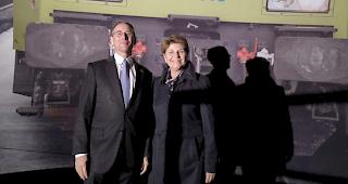 Die Gesch&auml;ftsleiterin des L&ouml;tschberg-Komitees, CVP-Nationalr&auml;tin Viola Amherd, mit Bernard Guillelmon, Direktor der BLS.