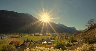 Am Montag steuert das Hoch &uuml;ber Skandinavien von Nordosten her einen Kaltlufttropfen nach Mitteleuropa.