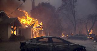 Verheerend. Bei den massiven Waldbr&auml;nden in Kalifornien sind bislang 77 Leichen geborgen worden.