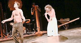 Packend. Gabriel Zurbriggen, Tadashi Endo und Ephraim Salzmann &uuml;berzeugten am Freitag- und Samstagabend mit ihrem Butoh-Tanzst&uuml;ck  &laquo;Carretta&raquo; im Zeughaus Kultur.