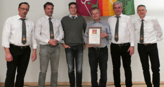 Der Vorstand mit Ehrenmitglied Charly Amherd