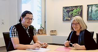 Begleiter. Roman Bregy und Claudia Wyer-Niederberger beraten bed&uuml;rftige Menschen im Oberwallis.