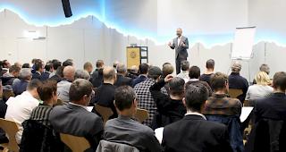 Ein guter Auftritt macht Eindruck und &ouml;ffnet Türen. Worauf es beim Reden vor Publikum ankommt, zeigte Patrick Rohr am Mittwochabend im Natischer World Nature Forum auf.