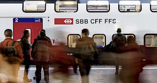 Rauchfreie Bahnh&ouml;fe.&nbsp;Ab 1. Juni 2019 werden f&uuml;r die rauchenden Kundinnen und Kunden neu, je nach Gr&ouml;sse oder L&auml;nge der Perrons, bis zu zwei Raucherbereiche pro Perron eingerichtet.