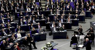 Neuer Rekord. Der deutsche Bundestag sieht f&uuml;r 2019 Ausgaben von rund 350 Milliarden Euro vor.