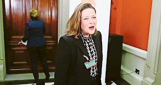 Gef&auml;hrliche Aussenseiterin. Heidi Z&rsquo;graggen ist im Aufwind und l&auml;sst sich f&uuml;r die Bundesratswahlen als Regierungsr&auml;tin beurlauben. Foto Keystone