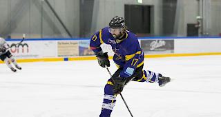 Verteidiger Severin Schmid vom EHC Raron. 