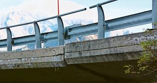 Viele M&auml;ngel. Die Br&uuml;cke aus dem Jahr 1976 muss f&uuml;r mehr als 11 Millionen Franken saniert werden. 