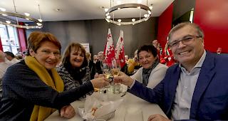 Die Anh&auml;nger von Viola Amherd sind in Feststimmung.