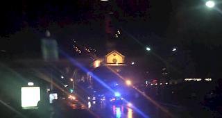 Die Durchfahrt beim Gliser Dorfplatz ist derzeit wegen eines Unfalls gesperrt.