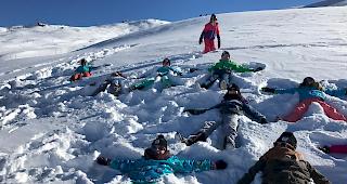 Gl&uuml;ckliche Gesichter. 21 Kinder der von Adolf Ogi gegr&uuml;ndeten Stiftung &laquo;Freude herrscht&raquo; erkundeten am vergangenen Wochenende die Destination Zermatt.
