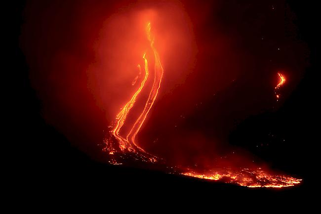 Gefährlich. Der Ätna gehört zu den aktivsten Vulkanen der Welt. Es kommt immer wieder zu kleineren und grösseren Eruptionen.