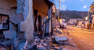 Zahlreiche Geb&auml;ude sind schwer besch&auml;digt worden.