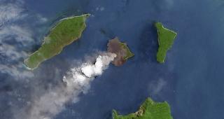 Massiver Abbruch. Der urspr&uuml;nglich 338 Meter hohe Vulkan Anak Krakatoa misst nur noch 110 Meter.
