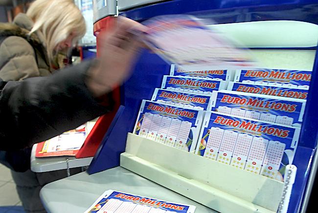 Ein Lottospieler aus Grossbritannien hat den Hauptgewinn von 130 Millionen Euro bei der Euromillions-Ziehung geknackt.  