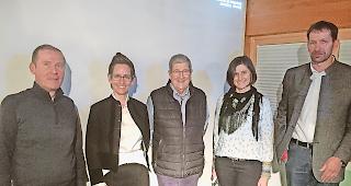 Schrieben Geschichte. Museums-Kurator Thomas Antonietti, Damenschneiderin Domenica Volken-Ritler, Pr&auml;sident Walter Jaggy, Hutmacherin Cordula Ritler-Bellwald und Moderator  Alfons Bellwald, designierter Pr&auml;sident.Foto wb