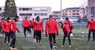 Grossandrang beim Trainingsstart, 30 Spieler des FC Sitten waren dabei.