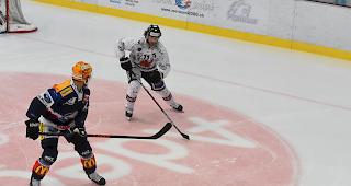 Camperchioli gegen GCK-Topskorer Hayes, ein umk&auml;mpftes Spiel in K&uuml;snacht.