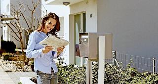 Nach der geltenden Postverordnung m&uuml;ssen Briefk&auml;sten an der Grundst&uuml;cksgrenze stehen. 