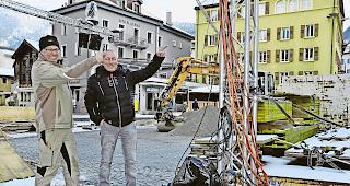 Ort des Diebstahls. Hier an diesem Tr&auml;ger wurde der Lautsprecher entwendet, berichten Patrick (links) und Christoph Glaisen.Foto WB