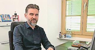 Raumplaner. Damian Jerjen, Chef der Dienststelle f&uuml;r Raumentwicklung, hat Respekt vor den  Absichten der Jungen Gr&uuml;nen, lehnt ihre Zersiedelungsinitiative dennoch ab.