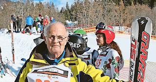 Gemeistert. Thomas Schibli (81) im Ziel in Blatten.