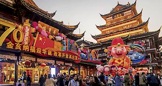 1,395 Milliarden Menschen. China bleibt weiterhin das bev&ouml;lkerungsreichste Land der Erde.