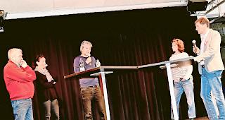 Profitheater. Didier Coquet, Anne-H&eacute;l&egrave;ne Maussier, Lorenzo Malaguerra, St&eacute;phanie Boll und Jean-Pierre Pralong (von links) an der &shy;&laquo;Table ronde&raquo; im Zeughaus Kultur: Theaterfachleute unter sich.