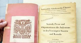 Aus Hitlers B&uuml;chersammlung: Das Buch "Statistik, Presse und Organisationen des Judentums in den Vereinigten Staaten und Kanada". 