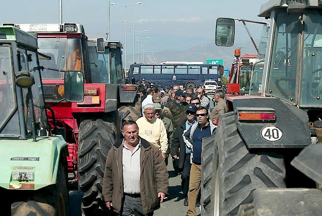 Bauernprotest. Zwischen Athen und Thessaloniki muss wegen Traktoren-Blockade auf Umwege ausgewichen werden.