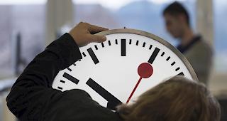 L&auml;ngere Reisezeit zwischen Spiez und Visp wegen eines die Fahrbahn blockierenden Zuges.