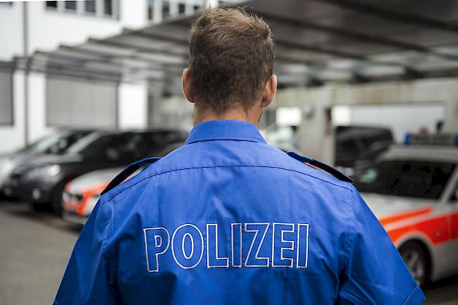 Einsatzkräfte der Kantonspolizei Solothurn sind in der Nacht von Freitag auf Samstag zu einem Grosseinsatz aufgeboten worden.   