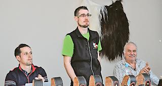 Motiviert. Urs Schnydrig, neuer Pr&auml;sident des Oberwalliser Ziegenzuchtverbands (Mitte), appelliert an die Restaurateure, einheimische Spezialit&auml;ten anzubieten, statt Schnitzel mit Pommes und Pizza aufzufahren.